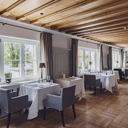 Caraleon Hotel