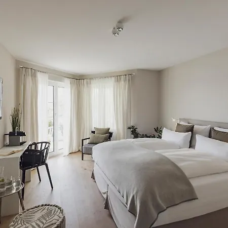 Caraleon Hotel