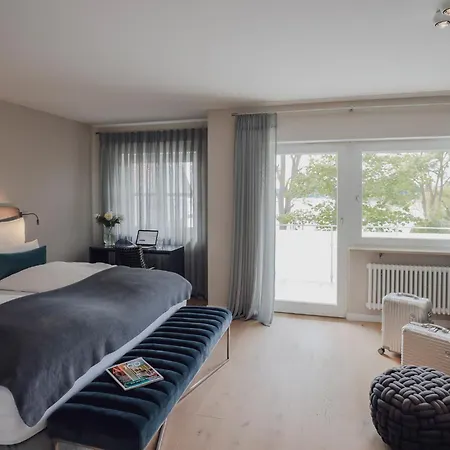 Caraleon Hotell 4*